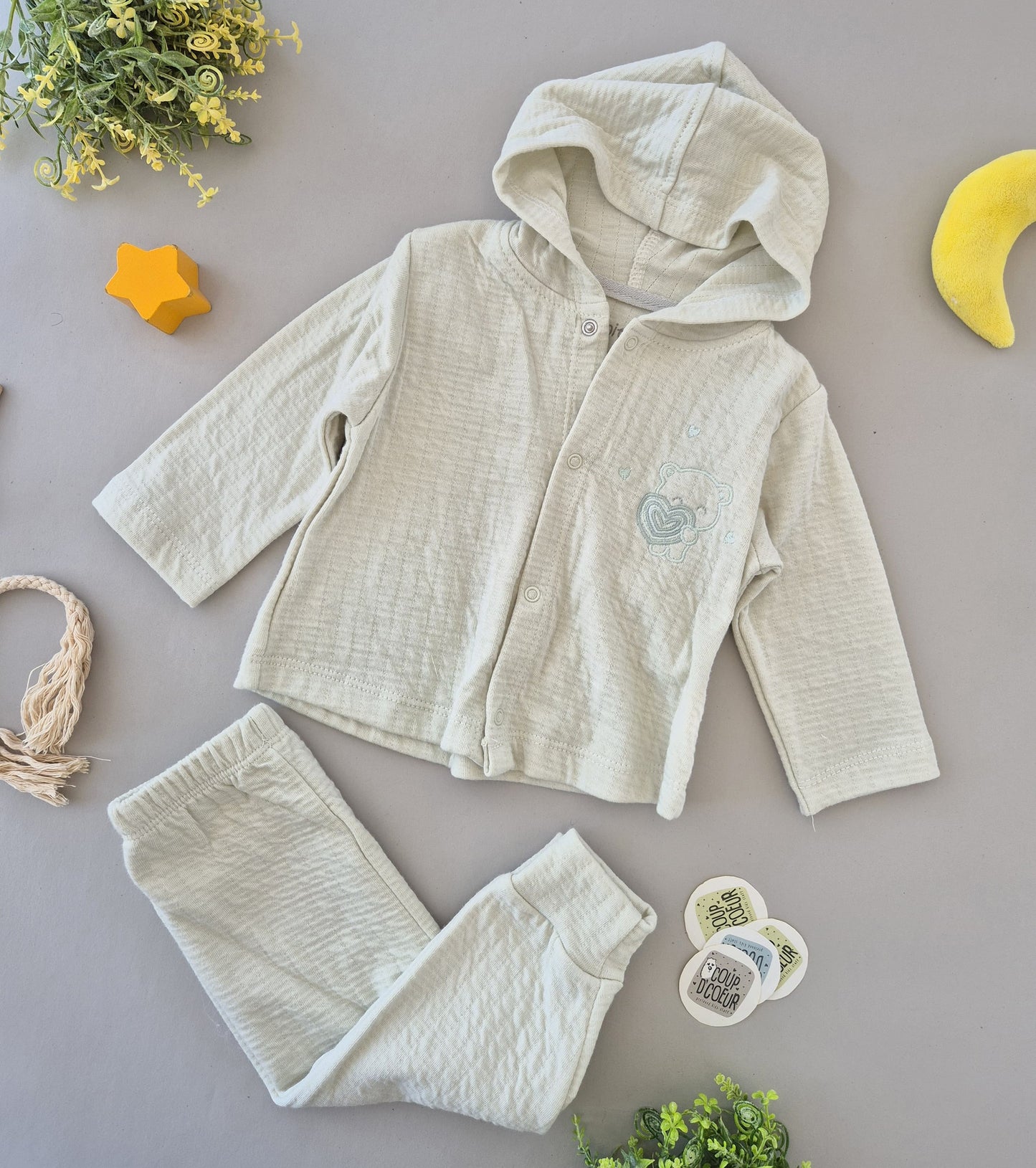 Easy To Wear-light green