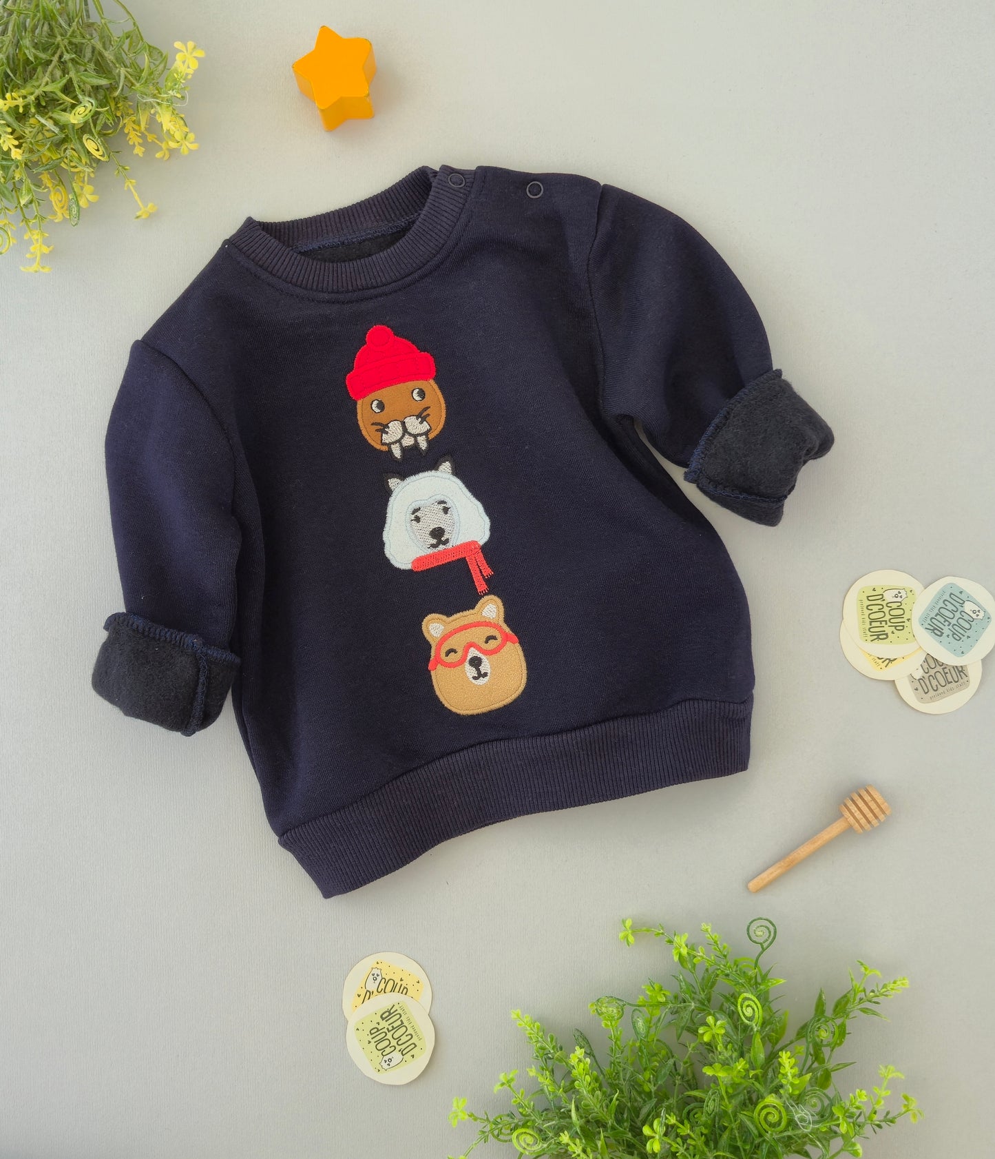 Faces sweater-fleece inside