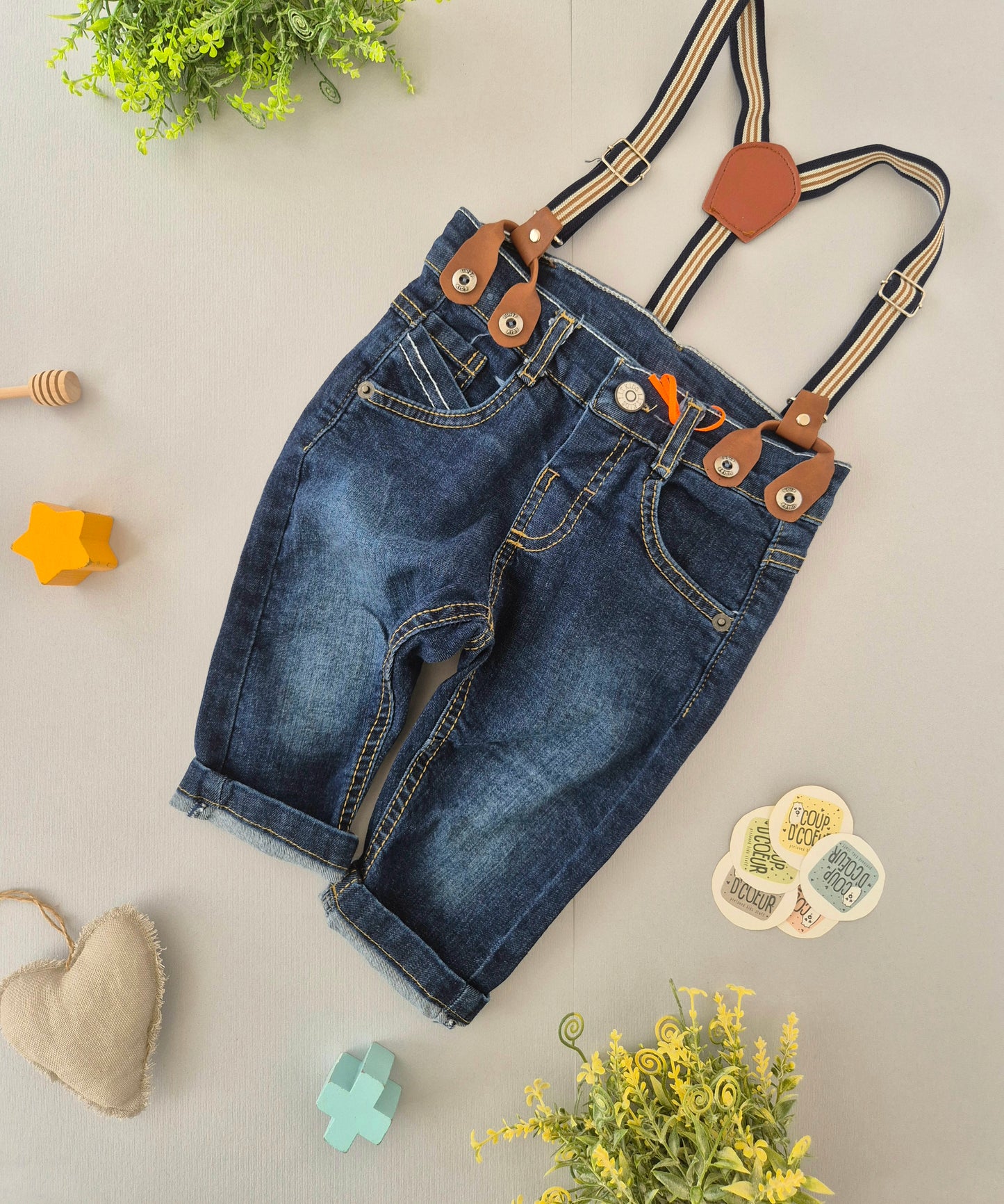 Jeans with suspenders